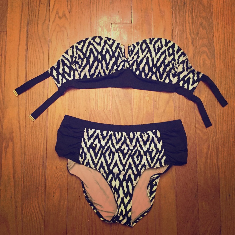 Black and White Bandeau Swinsuit Two-Piece